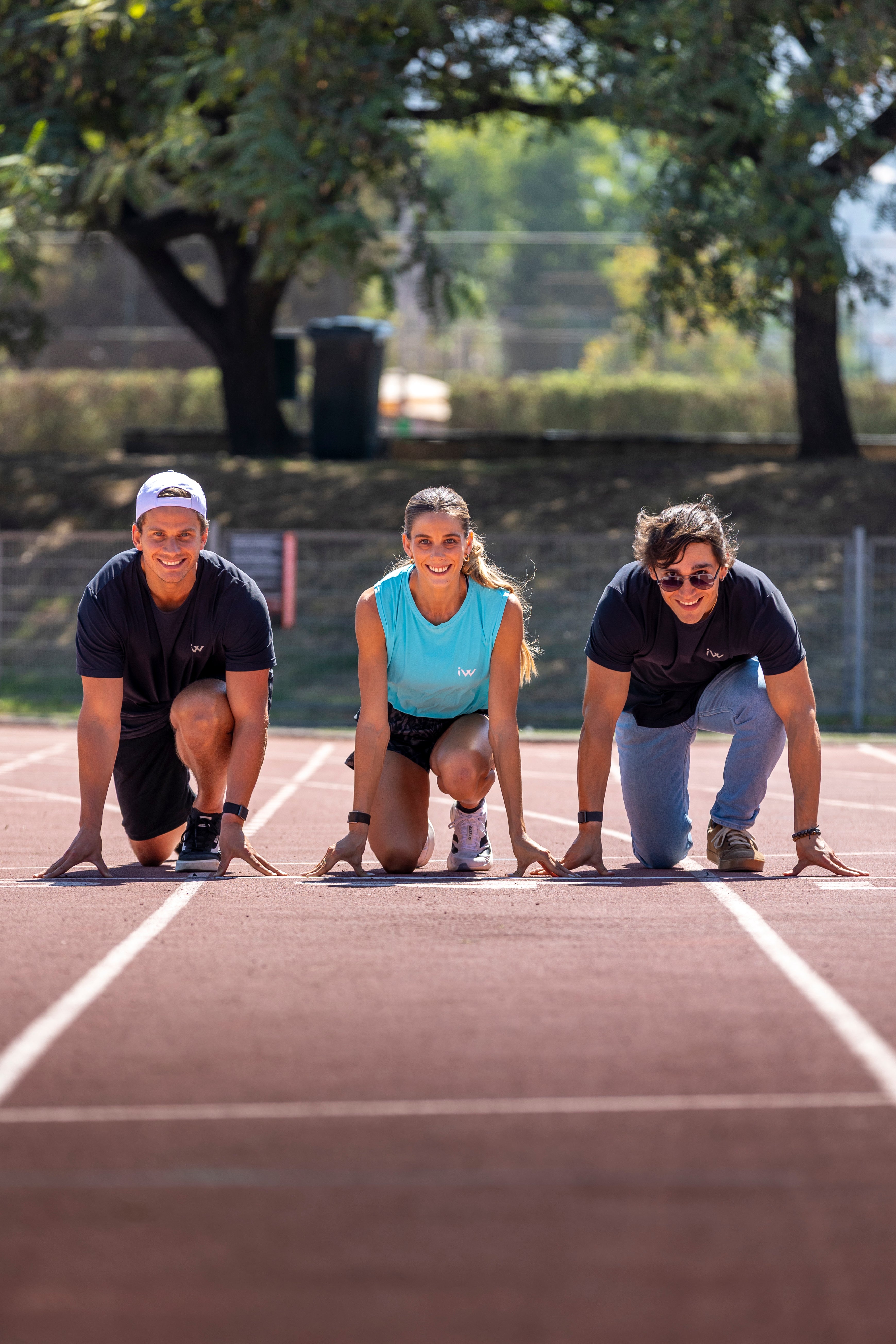 Atleta de alto rendimiento que incorpora terapia de frío y baños de hielo para optimizar su recuperación, rendimiento y adaptación al estrés.