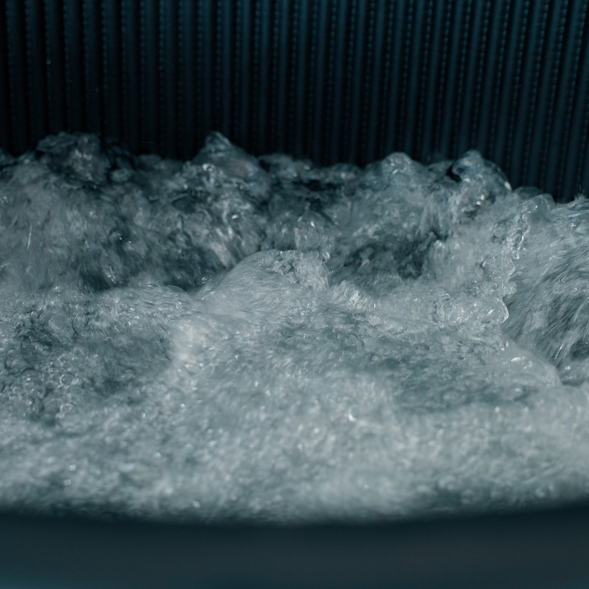 Jacuzzi portátil IceWalls con sistema de burbujas de hidromasaje activado