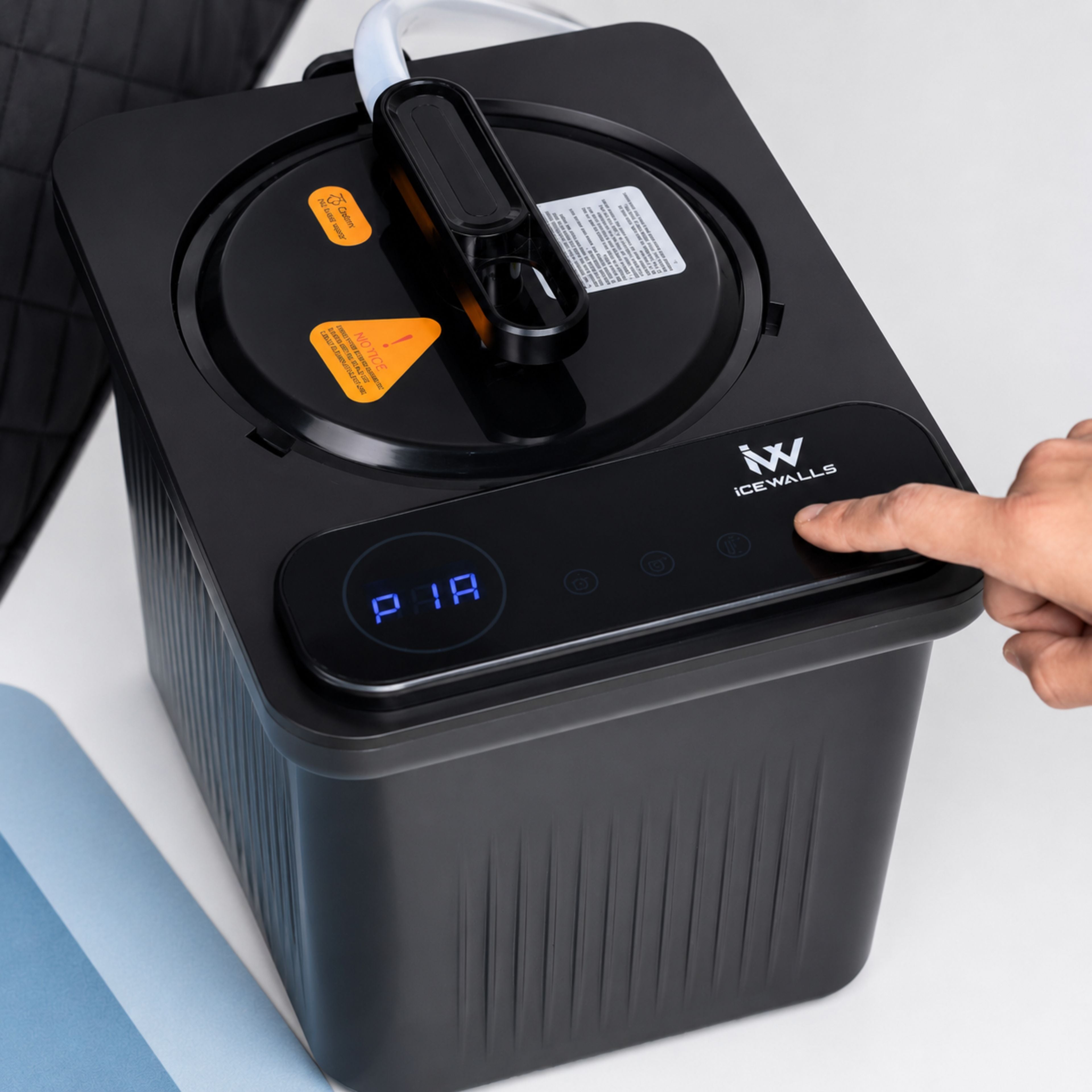 nuevo motor para sauna a vapor Ice Walls con diseño compacto, mayor rendimiento y control táctil.