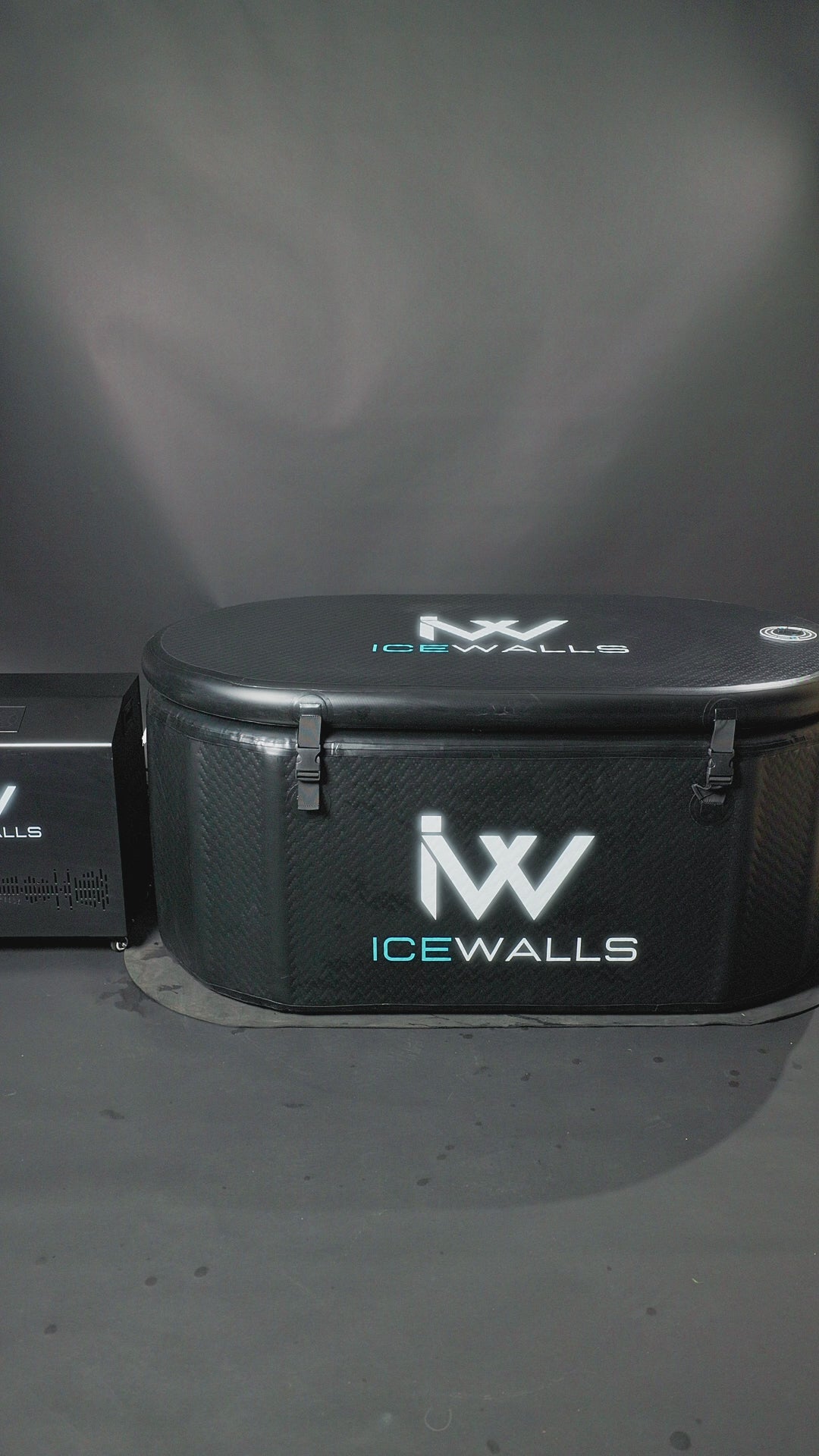 Tina de hielo con función frío y calor Ice Walls, enfría hasta 3°C y calienta hasta 42°C para recuperación muscular y terapia de contraste.